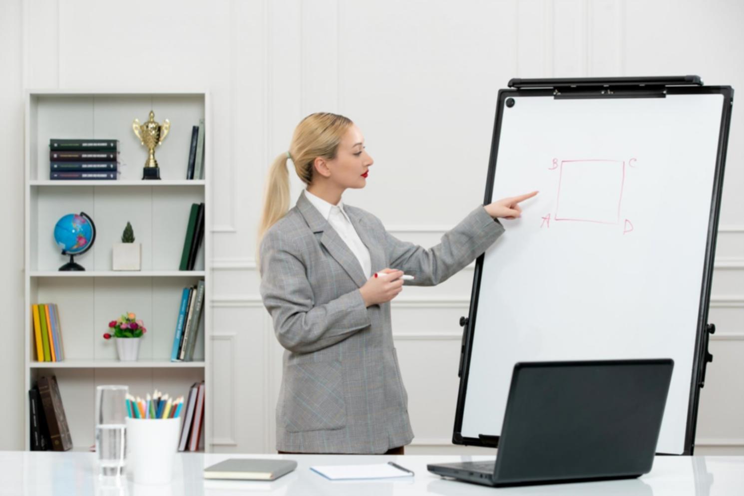 Bilanzanalyse Arbeitsplatz mit Dokumenten und digitalen Tools